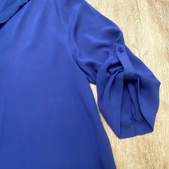 Ladies ๐ฏ percent cotton lightweight flowy blouse with little pocket - Picture 8 of 12